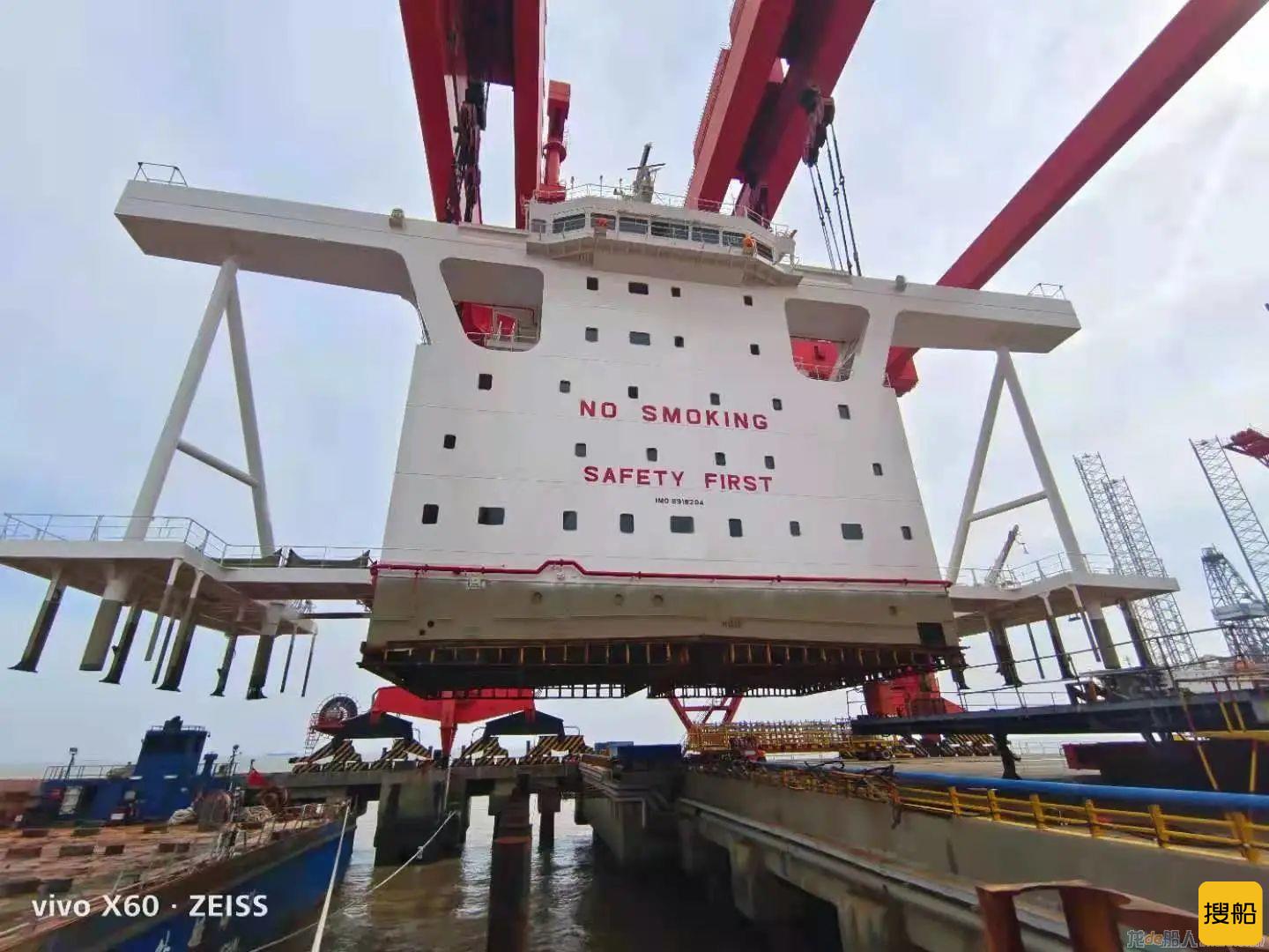 外高桥海工H1525、H1531船上建顺利装船发运