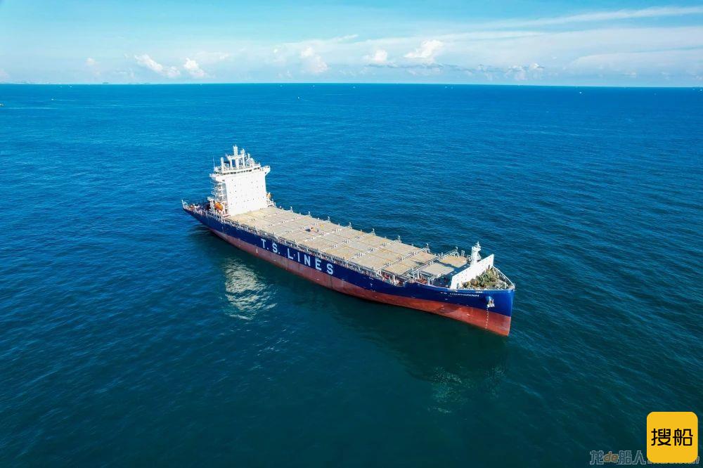 黄埔文冲德翔2700TEU2#船试航凯旋