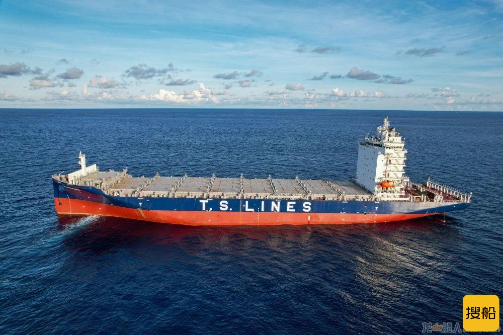 黄埔文冲德翔2700TEU2#船试航凯旋