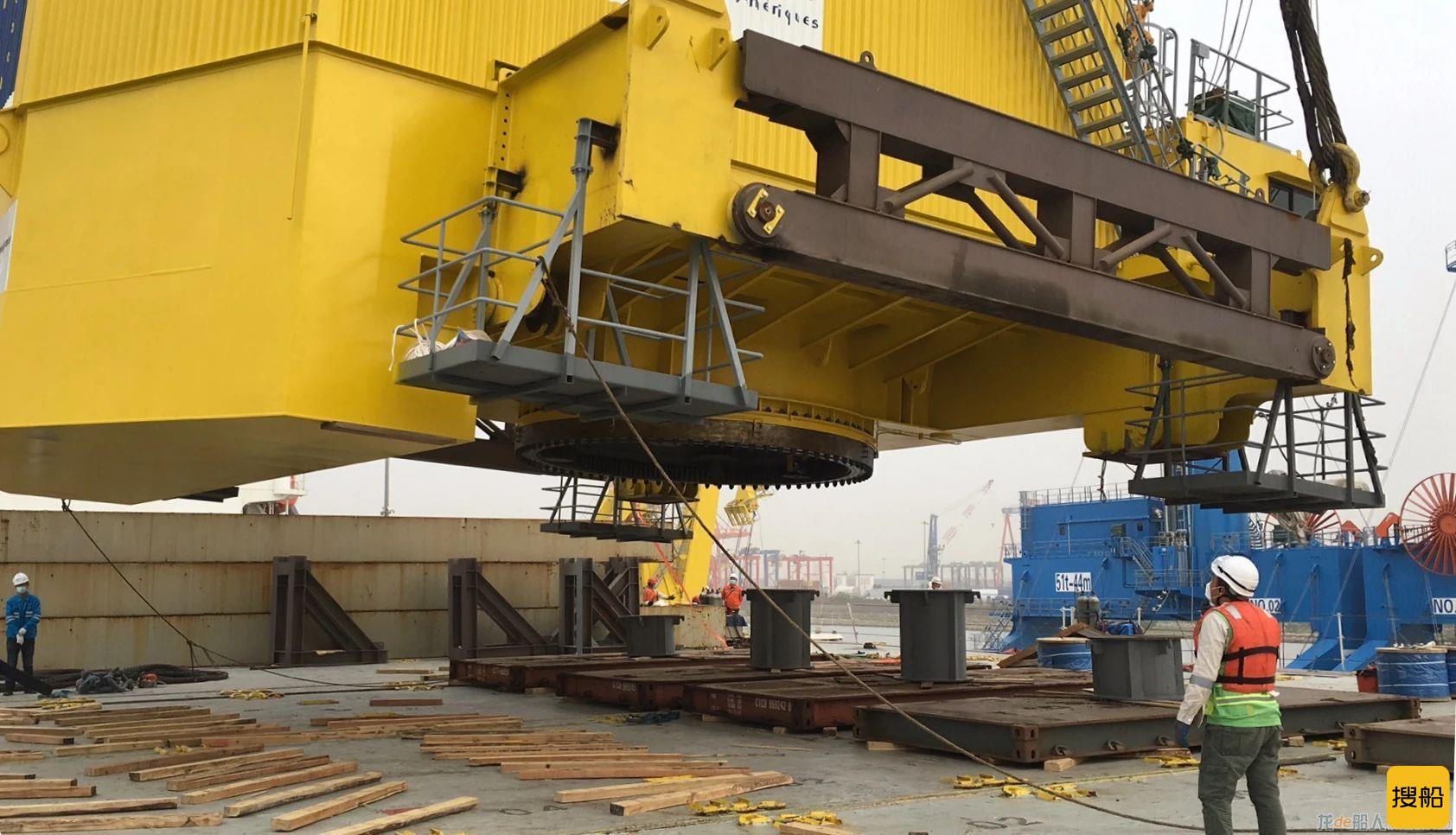 中远海运特运重吊船再战“运输+安装”,2台800吨门座机一站搞定