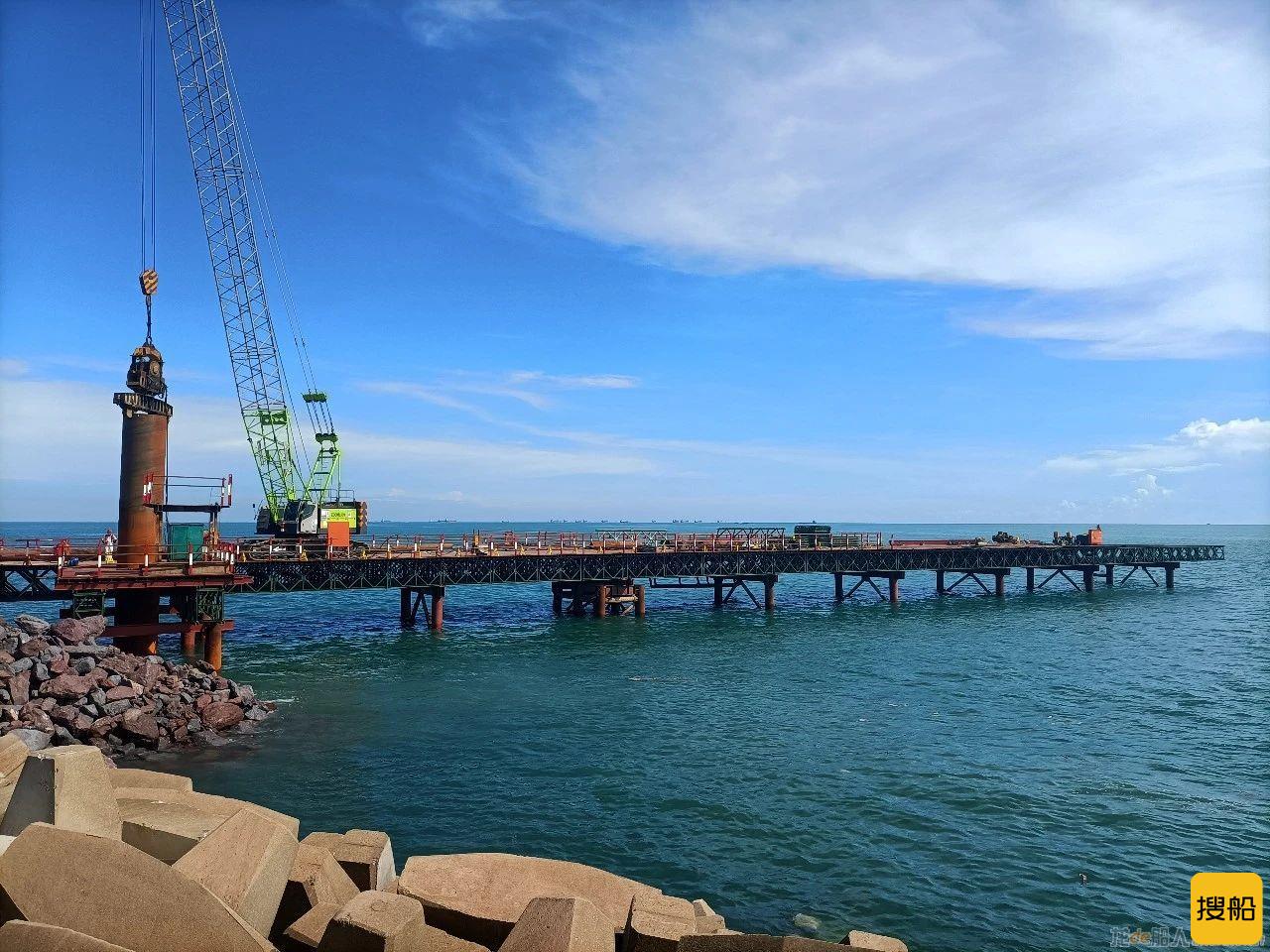 北部湾港最大散货码头完成第一阶300米钢栈桥搭设工作