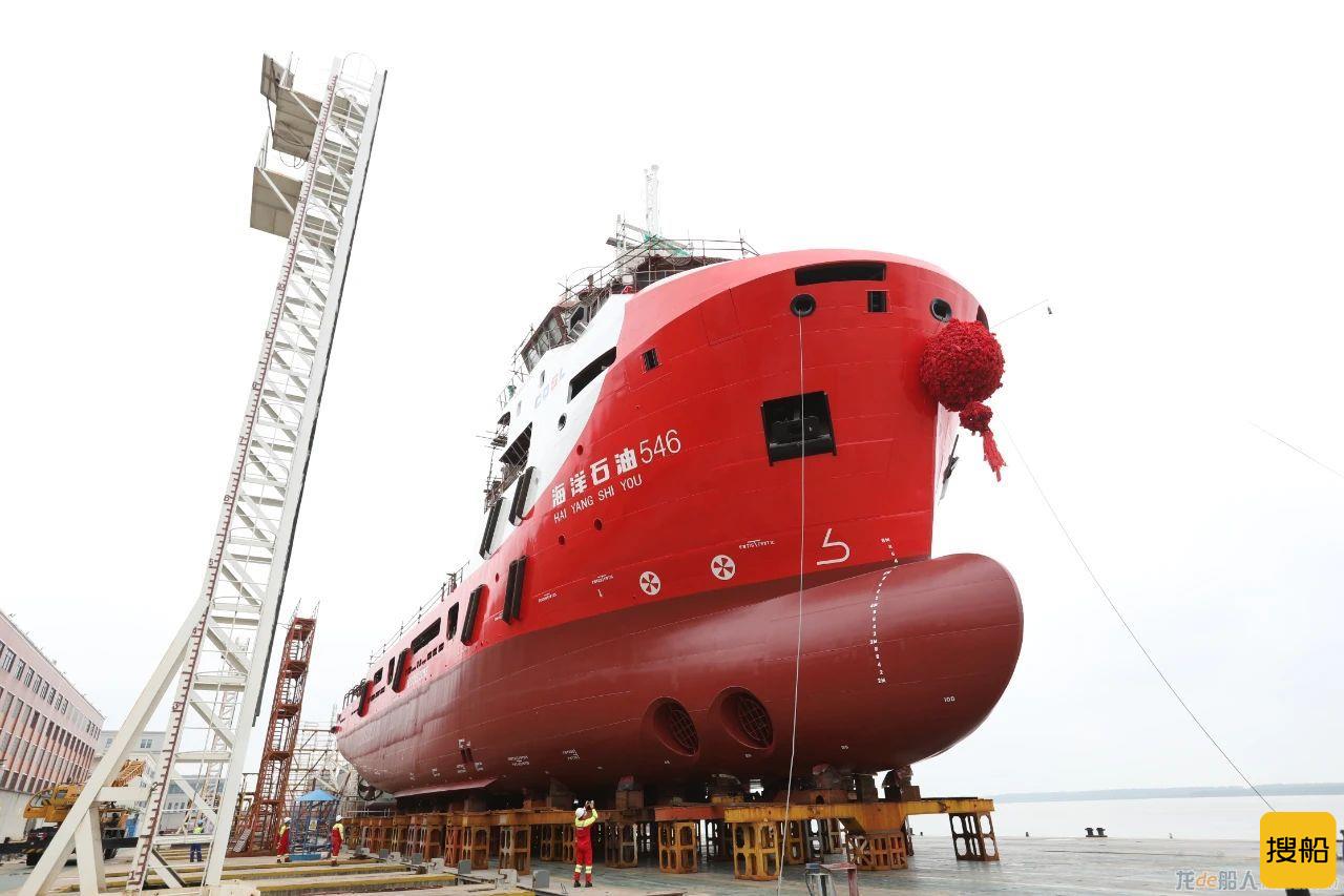 武船集团4000马力LNG动力守护供应船“4000HP 不带SPS-2”船下水