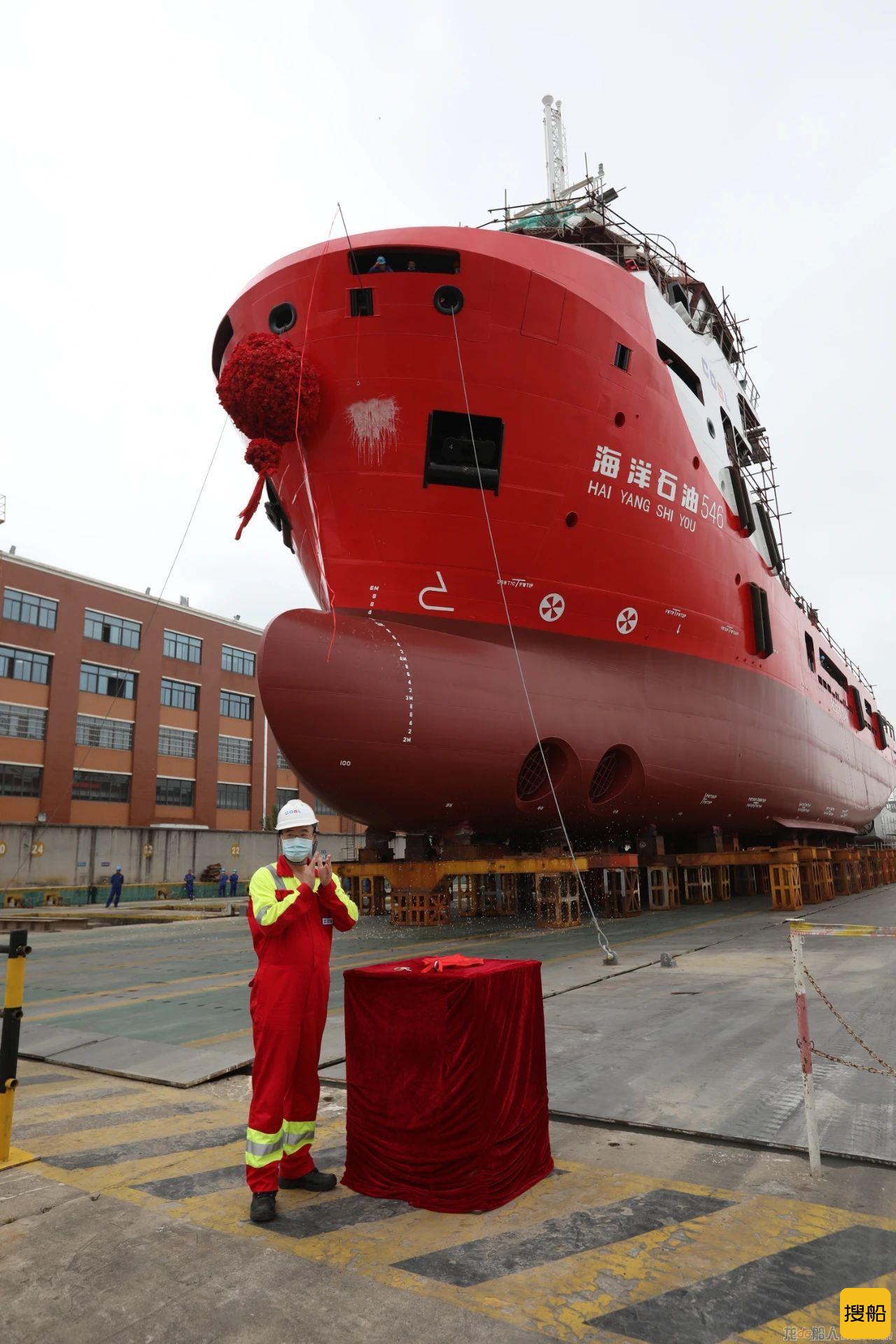 武船集团4000马力LNG动力守护供应船“4000HP 不带SPS-2”船下水