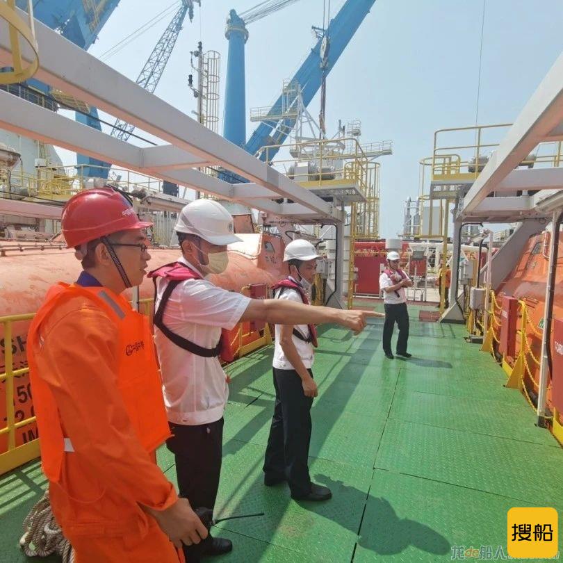 福州海事局为国内最大半潜式起重生活平台“体检”