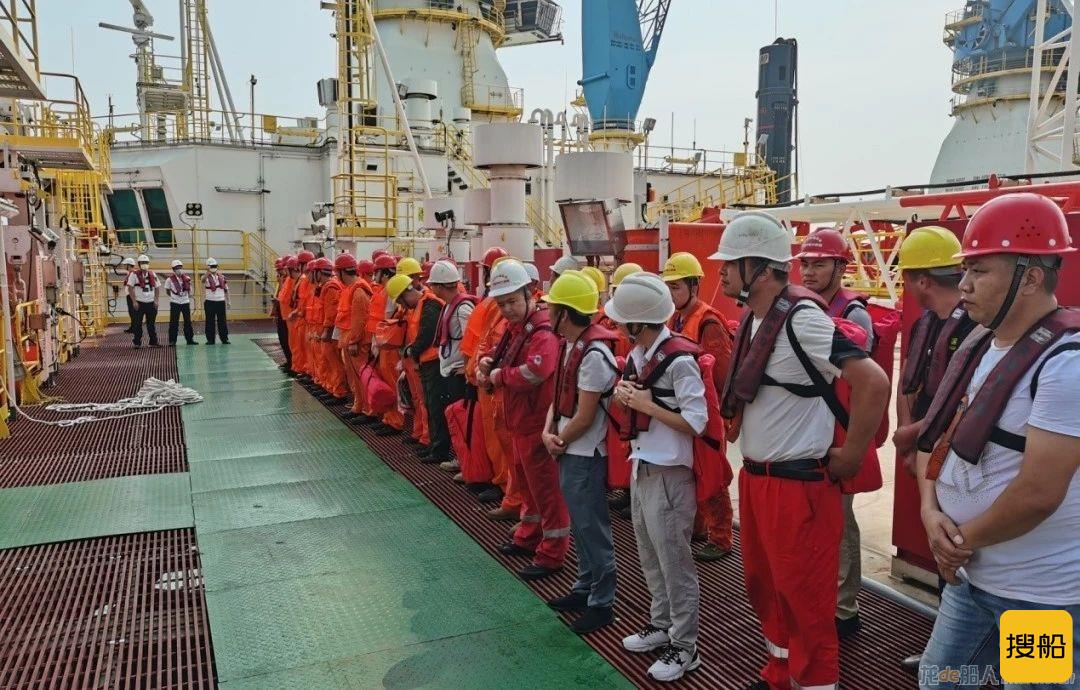 福州海事局为国内最大半潜式起重生活平台“体检”