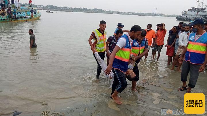 孟加拉国一艘快艇与运沙船相撞 致26人死亡