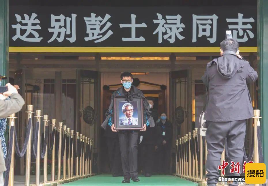 中国核潜艇首任总设计师告别仪式在京举行