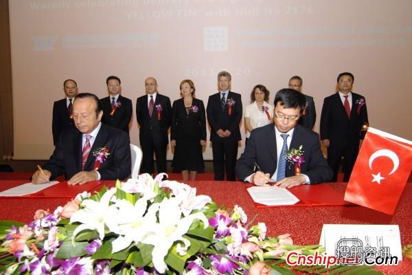 东海岸57000吨散货船“黄鳍号”交付,大连中远船务散货船n223交付
