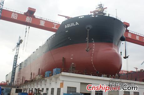 江苏韩通又一艘57000吨散货轮下水,一艘货轮载重多少吨