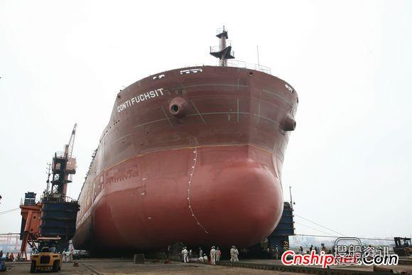 广东中远57000 吨散货船N218下水,大连中远船务散货船n223交付