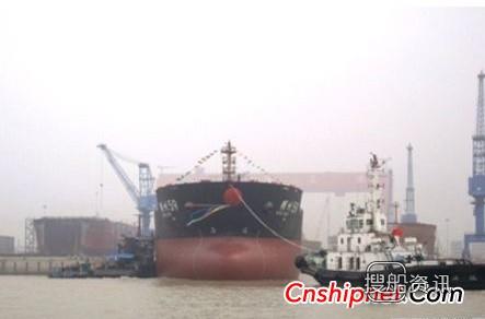 中海工业江苏3艘新造散货船出坞,5.7万吨散货船多少钱