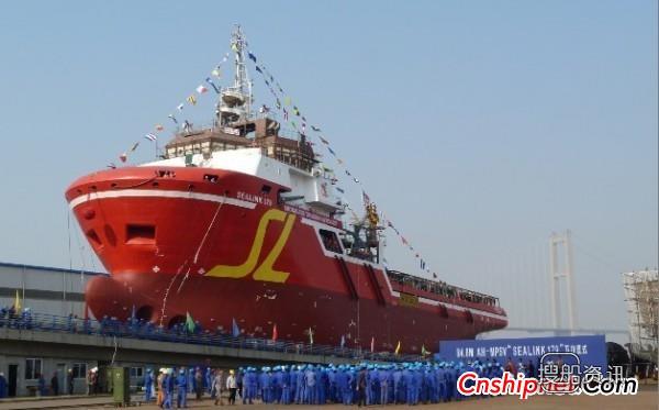 镇江船厂84.8M 多用途起锚供应船下水,镇江船厂