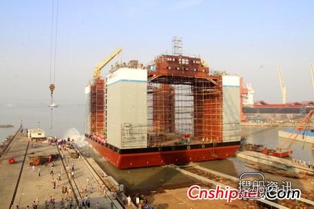 口岸船舶5000T半潜驳船TKG003下水,T/DAC003