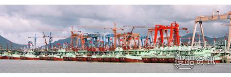 东红船业32艘远洋渔船全部下水,新造渔船下水视频