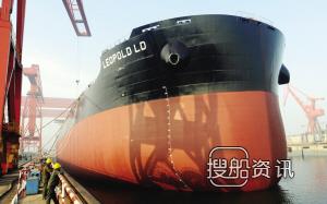 新港船舶重工18万吨散货船出坞,天津新港船舶重工有限公司