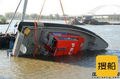 达门造船NH1816型救援船通过翻船试验