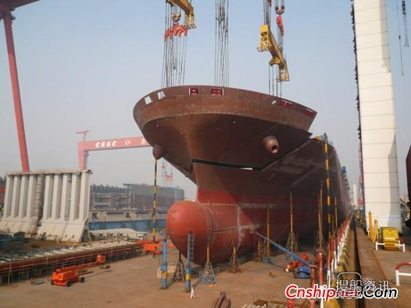 沪东中华10000TEU#1船船艏总组分段接通,沪东中华造船厂