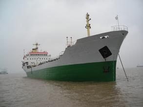 开阳星2艘成品油船下水,9000吨成品油船重量