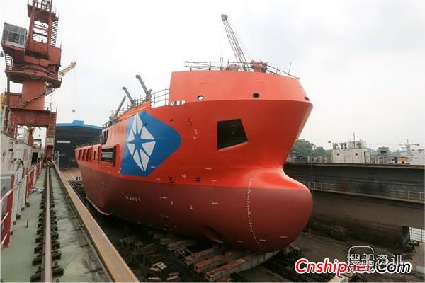 新加坡86米平台供应船2号下水,新加坡鸭子船