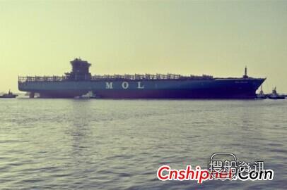 扬子江船业14号、15号10000标集装箱船出坞,江苏扬子江船业集团