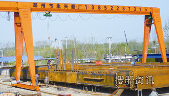 徐州建造首艘特种工程船舶浮船坞,船舶利用浮船坞下水