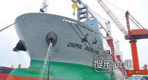 中波轮船订造的32000吨多用途重吊船下水,中波
