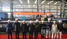 宏强重工1艘40m钢趸船顺利下水,宏强重工