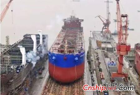 扬子江船业第二艘82000吨散货船顺利下水,江苏扬子江船业集团