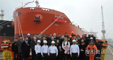 扬子江船业新年第一艘82000吨散货船命名交付,扬子江船业