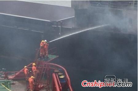 海口椰海大道起火 起火的“隆海08”轮被“德满”轮成功救出,海口椰海大道起火