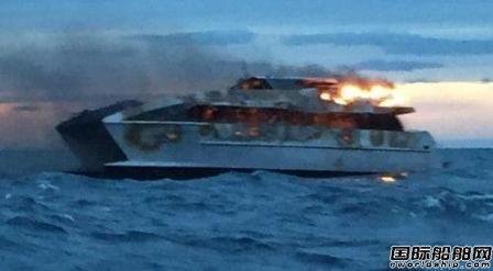 澳洲一游船爆炸40余中国游客跳海逃生
