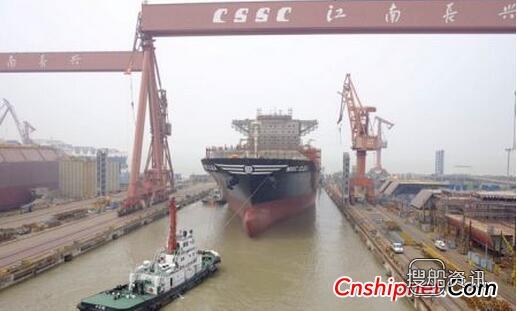 沪东中华首批最后一艘9400TEU集装箱船顺利出坞,沪东中华13500集装箱船