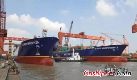 扬子江船业2艘27500立方米液化天然气船出坞,扬子江船业