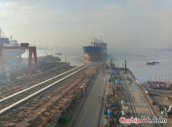 泰州口岸船舶一艘6.4万吨散货船顺利下水,