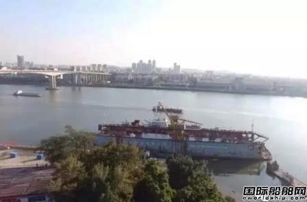 “越秀山”号浮船坞正式拖离城安围船厂