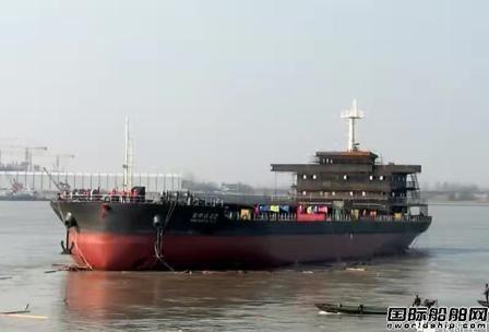 江东船厂建造2号9800吨杂货船下水