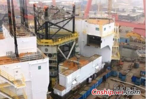 外高桥造船首制CJ50型自升式钻井平台完成3个总段全部吊装,外高桥造船