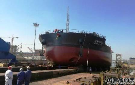 江东船厂建造3号9800吨船顺利下水