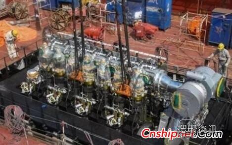 沪东中华13000吨重吊首制船完成主机吊装,沪东中华lng船