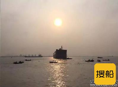 韩通船舶一艘64000吨散货船下水