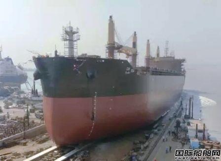 口岸船舶一艘55500吨杂货船下水
