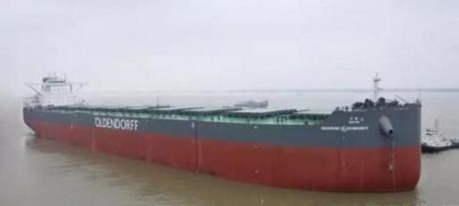 泰州口岸船舶2艘20.8万吨散货船分别试航和进坞合拢,泰州口岸船舶有限公司