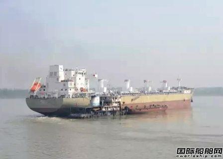 青山船厂一艘43000吨散货船离厂