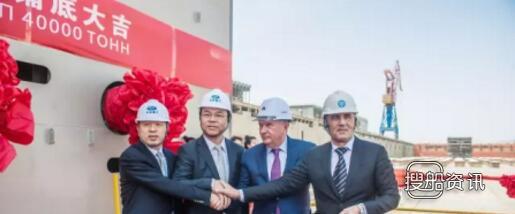 北船重工4万吨级举力浮船坞铺底,中船重工