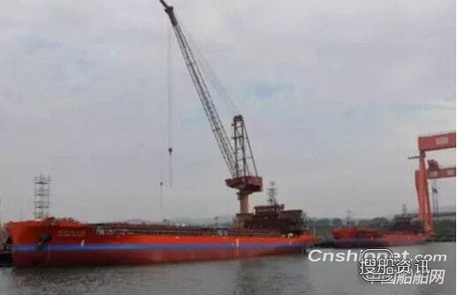 京鲁船业2艘9800吨散货船顺利下水,蓬莱中柏京鲁船业