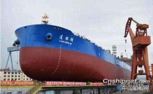 大船集团72000吨成品油船首制船顺利下水,成品油船和原油船