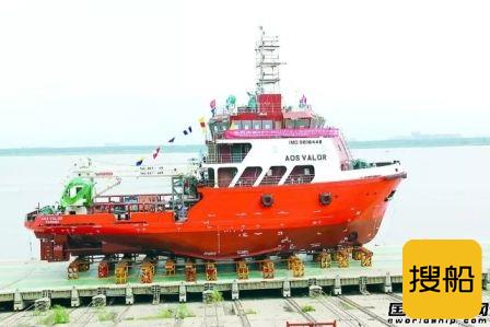 武船三艘同型海工船八天内相继下水