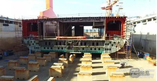 中航威海880客2160米车道客滚船上船台合拢,中航威海客滚船