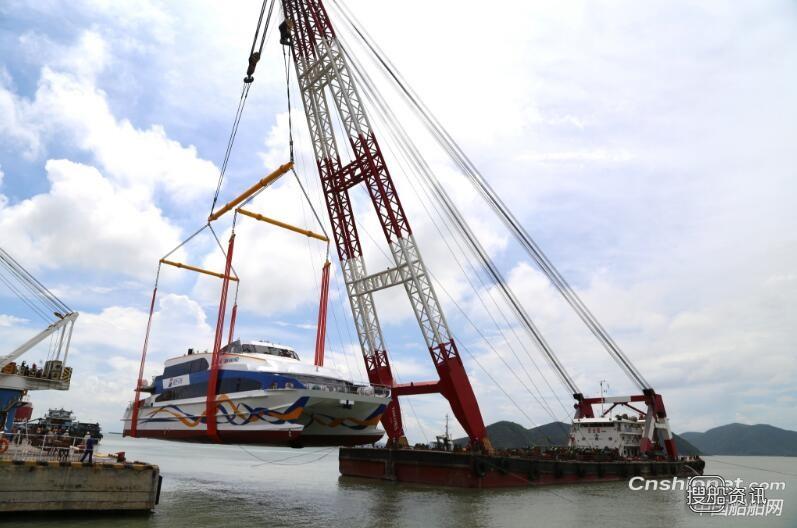 澳龙船艇288客铝合金双体高速客船“新海威”号顺利下水,澳龙船艇