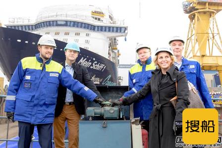 Meyer Turku船厂新造邮轮出坞